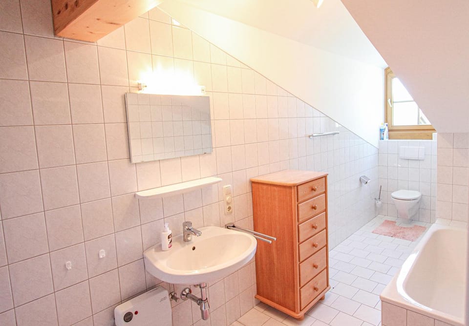 Toilet, Bath