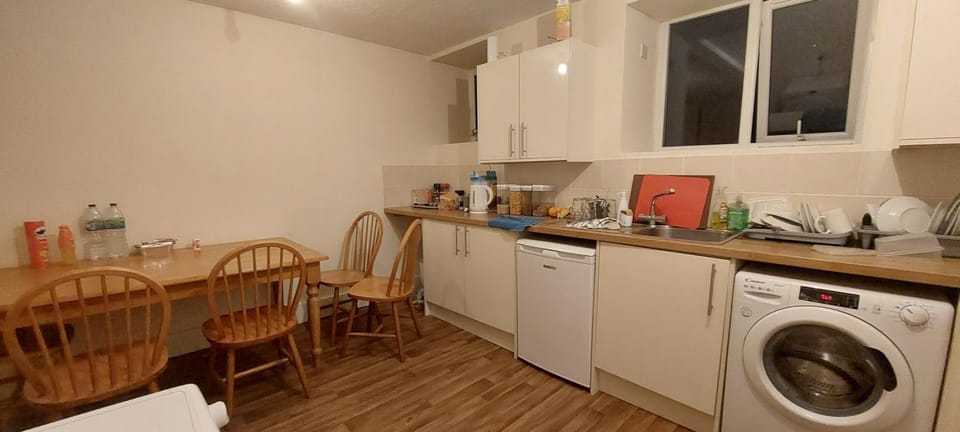 Kitchen or kitchenette, Dining area, oven, stove, toaster, washing machine, dryer