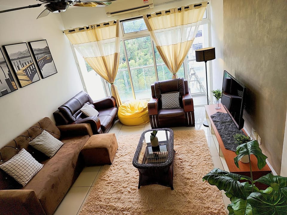 TV and multimedia, Living room, Seating area, fireplace