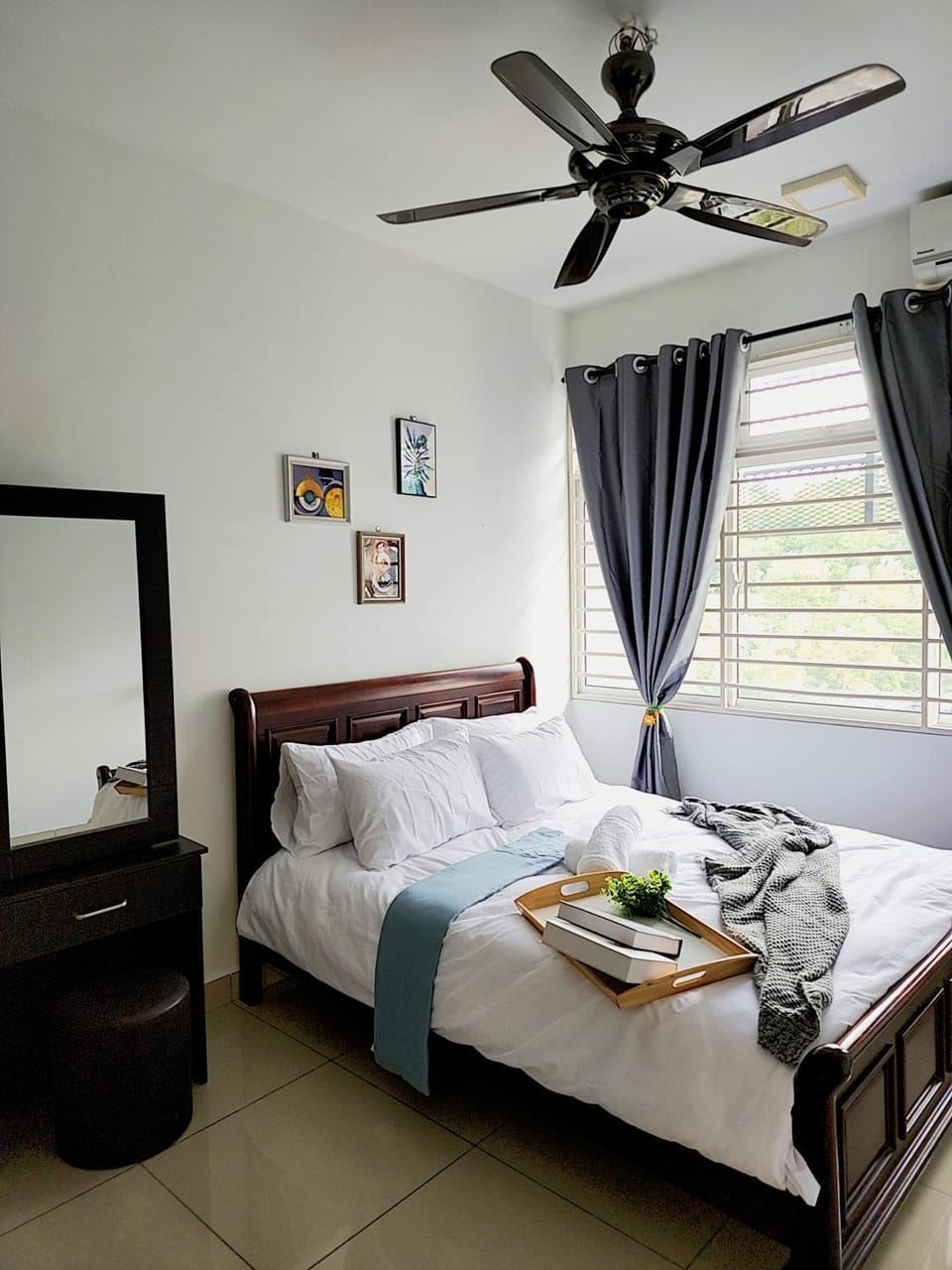Bed, Photo of the whole room, Bedroom