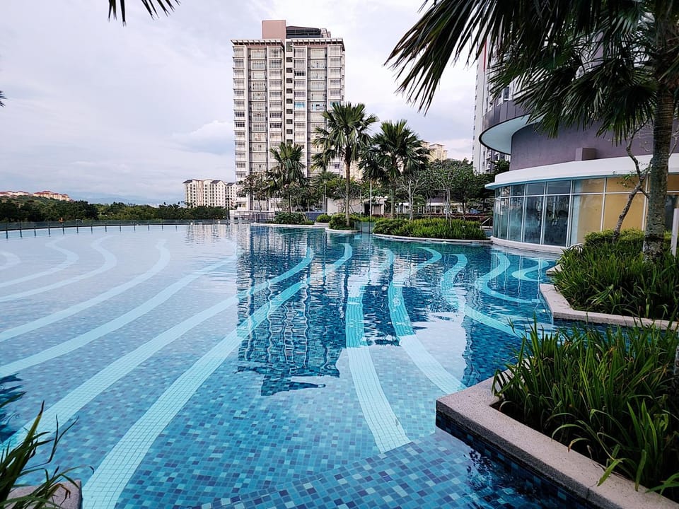 Property building, Day, Pool view, Swimming pool, Swimming pool