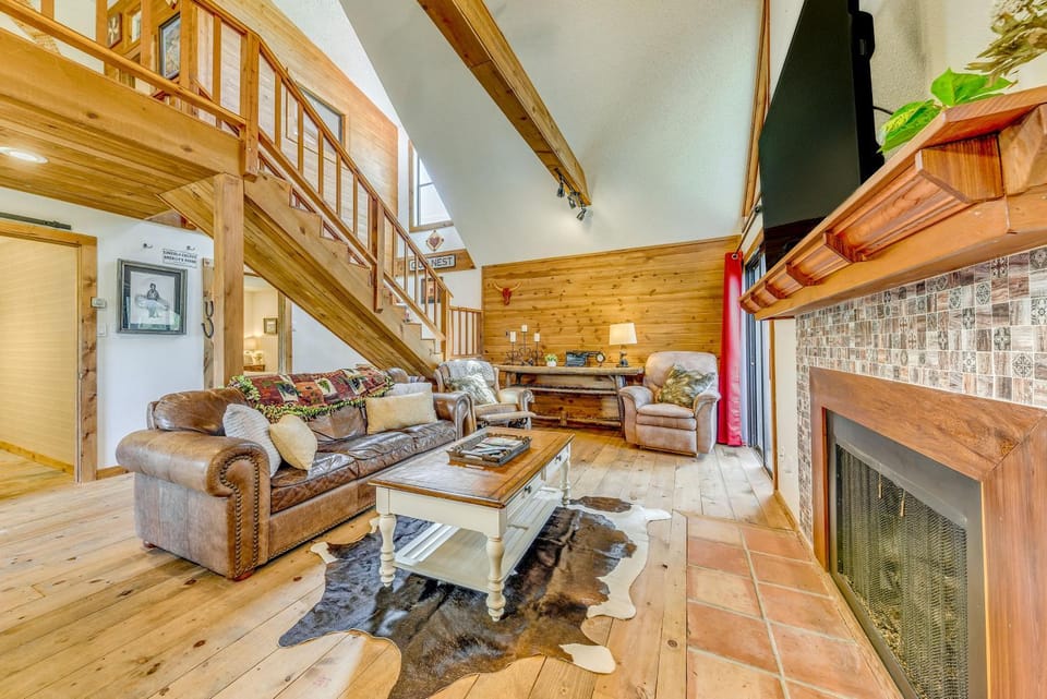 Ruidoso Cabin w/ Deck + Views: 4 Mi to Winter Park Cabin in Ruidoso