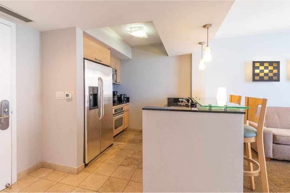 Marenas LATERAL ocean view daily refresh not included Fees collected at arrival Apartment hotel in Sunny Isles Beach