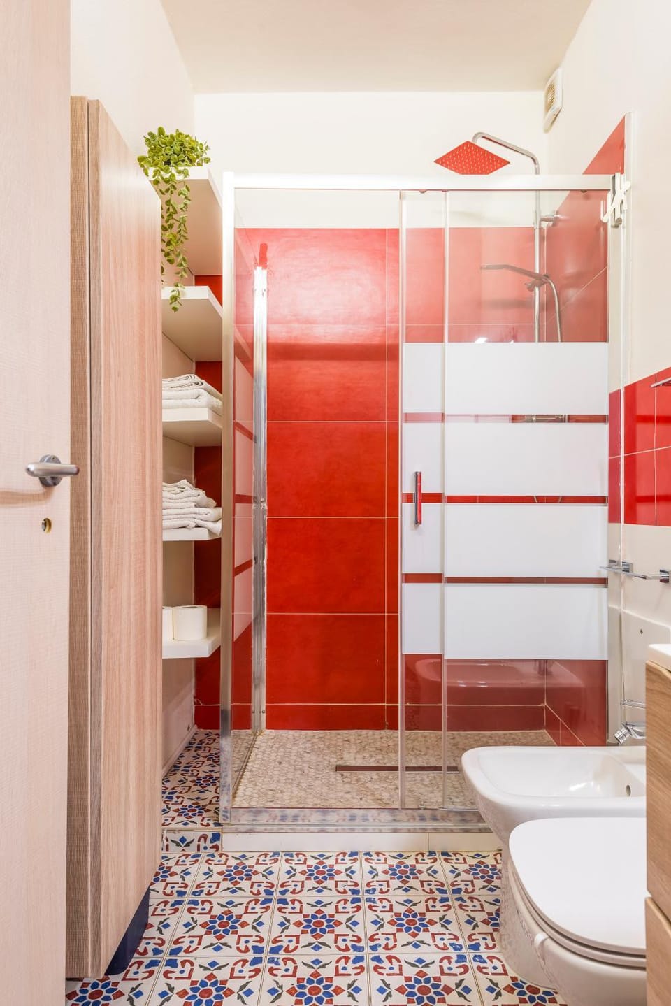 Shower, Toilet, Bathroom, bidet, towels