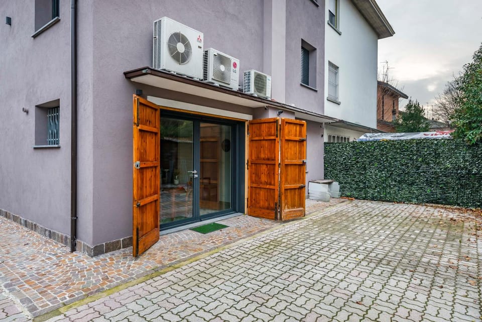 Property building, Facade/entrance