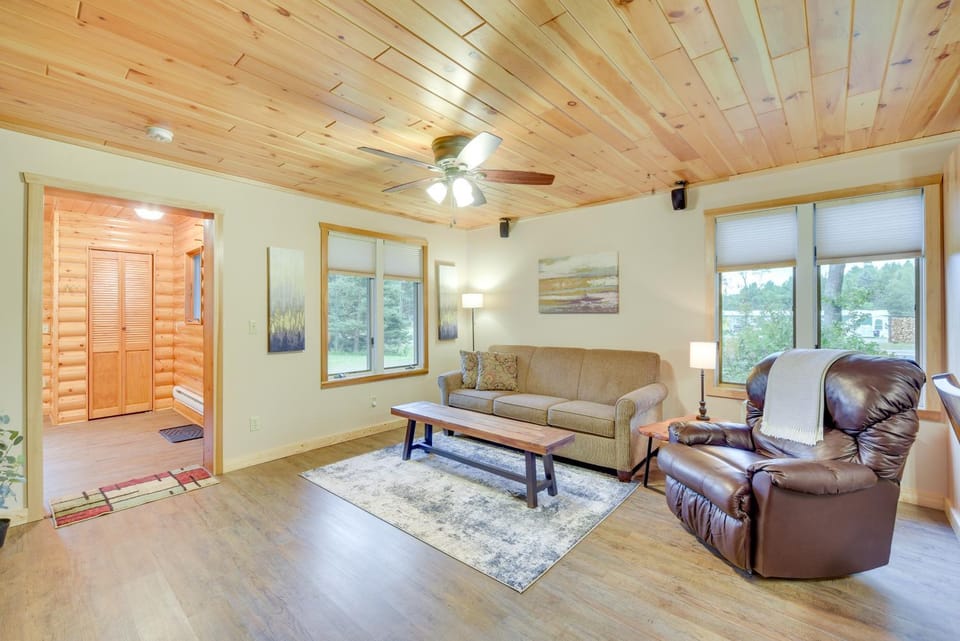 Cozy Cable Cabin Rental - Pet Friendly! Cabin in Cable