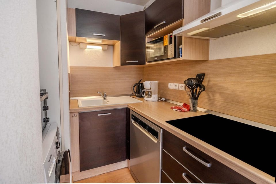 Kitchen or kitchenette, Living room