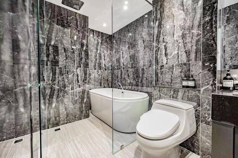 Shower, Toilet, Bathroom, Bath