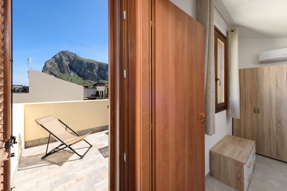 Natural landscape, Balcony/Terrace, Mountain view