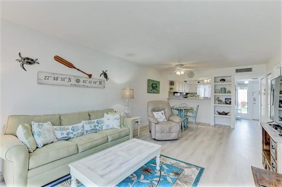 Resort Style Condo by the Beach with Heated Pool at Runaway Bay House in Bradenton Beach