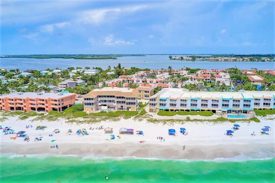 Resort Style Condo by the Beach with Heated Pool at Runaway Bay House in Bradenton Beach