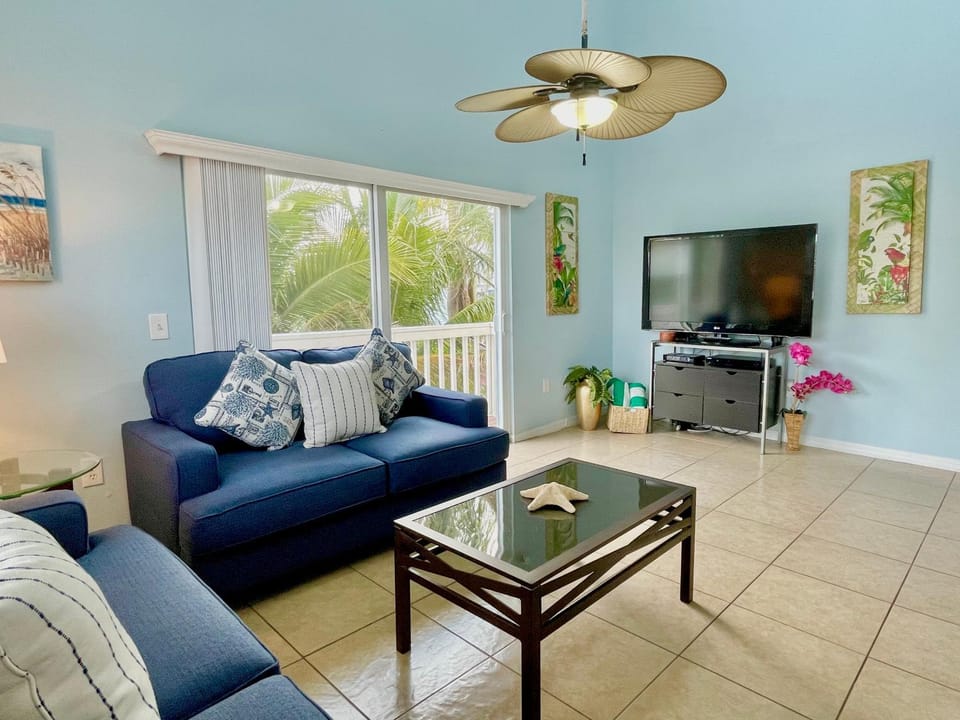 Two story condo with ocean on one side and bay on other only steps away House in Bradenton Beach
