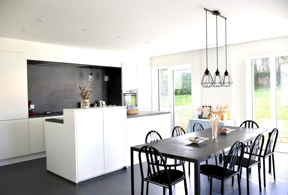 Kitchen or kitchenette, Dining area, minibar, pet friendly, stove