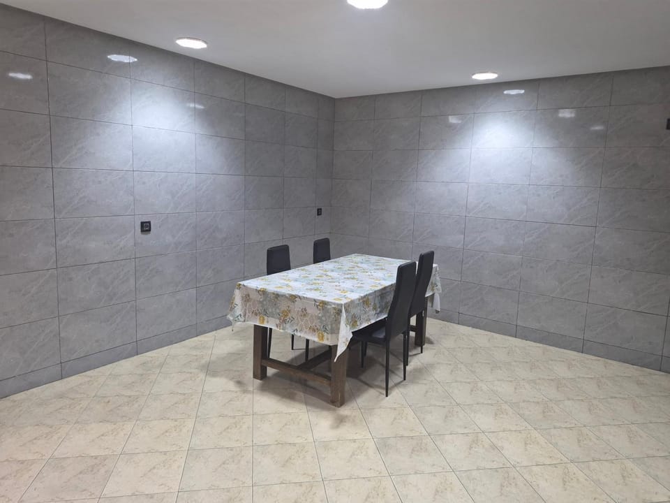 Appartement villa spacieuse 200m2 terrasse prive grand jardin et piscine Apartment in Meknes