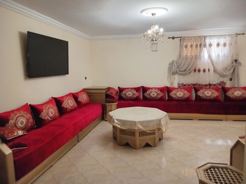 Appartement villa spacieuse 200m2 terrasse prive grand jardin et piscine Apartment in Meknes