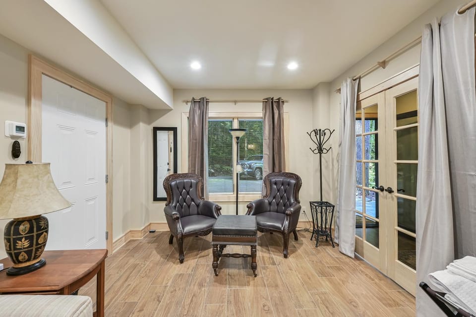 Amenity-Packed Holiday Home House in Swannanoa