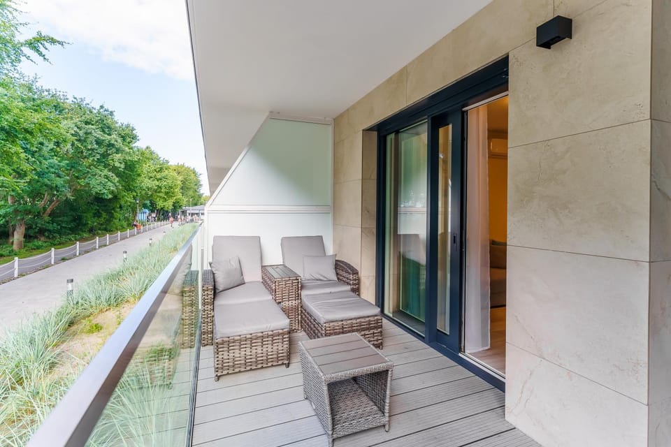 Balcony/Terrace, sunbed