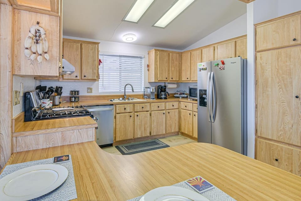 5 Mi to River: Topock Boating & Off-Roading Oasis! House in Southern California