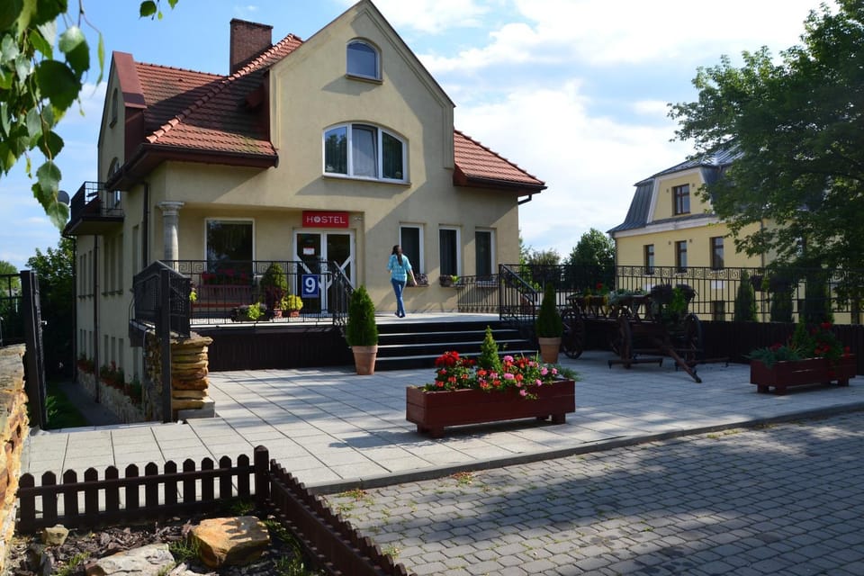 Property building, Facade/entrance, Day, Garden, Parking
