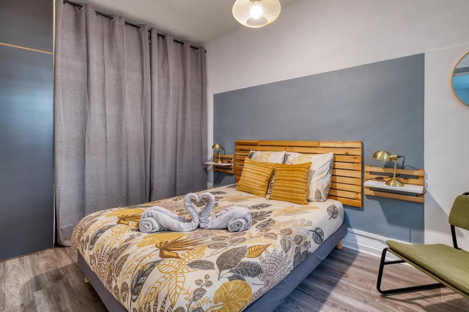 Bed, Photo of the whole room, Bedroom, heating, internet, wardrobe