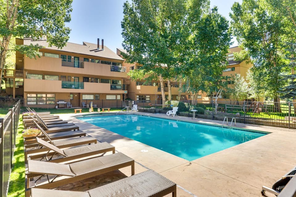 East Vail Condo w/ Pool, Hot Tub, & Free Bus Stop House in Vail