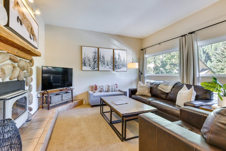 East Vail Condo w/ Pool, Hot Tub, & Free Bus Stop House in Vail