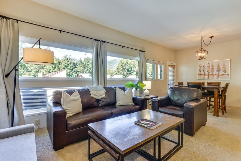 East Vail Condo w/ Pool, Hot Tub, & Free Bus Stop House in Vail