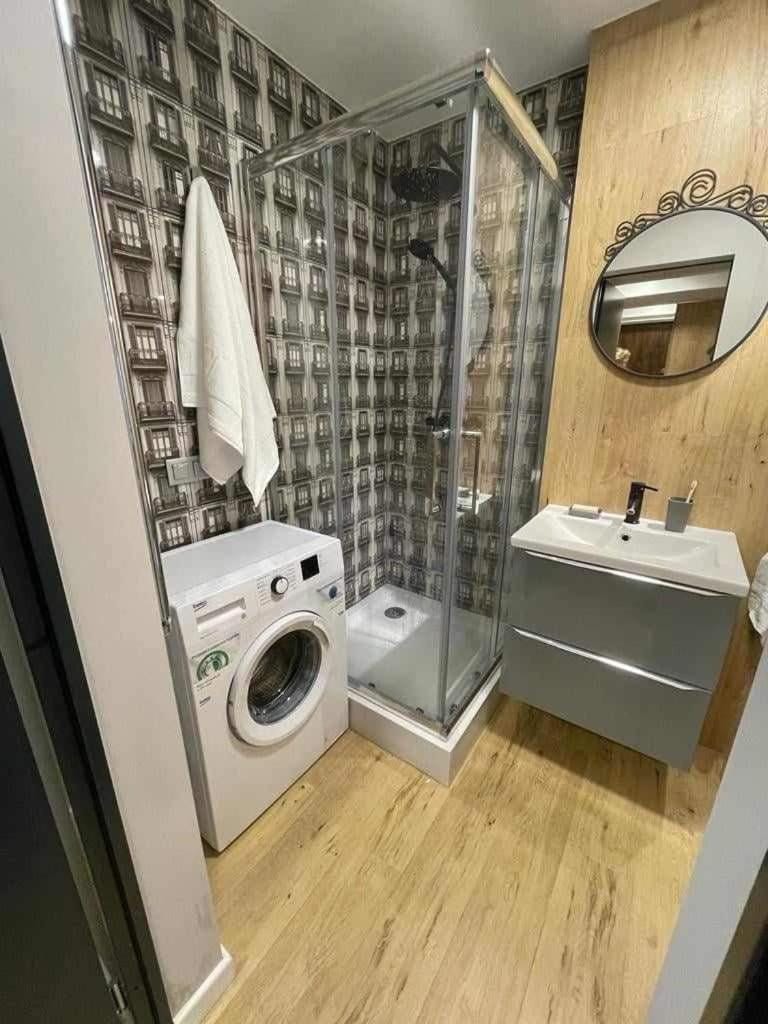 Shower, Toilet, Bathroom, washing machine