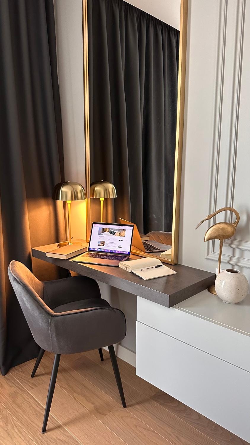 Bedroom, hair dresser