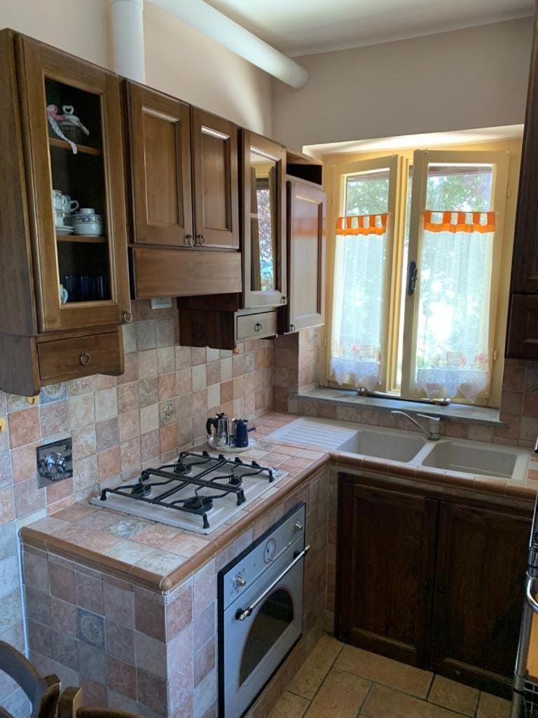 Kitchen or kitchenette, dishwasher, minibar