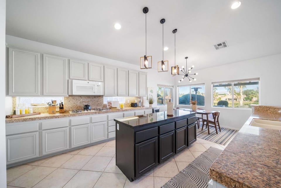Luxury Living with Unmatched Views - Green Hills House in La Quinta