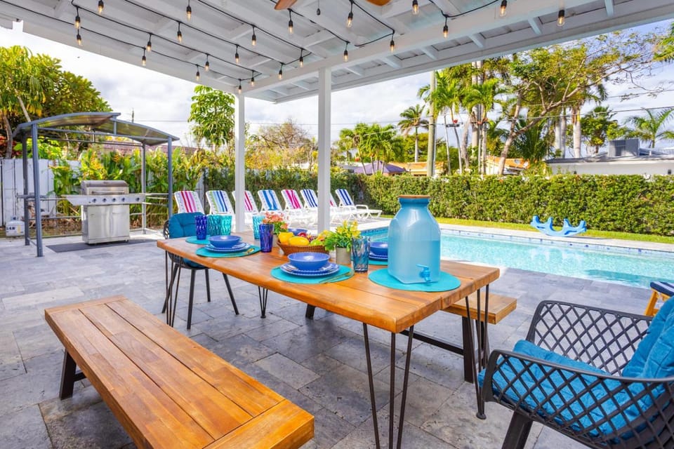 Patio, Pool view, Swimming pool, sunbed