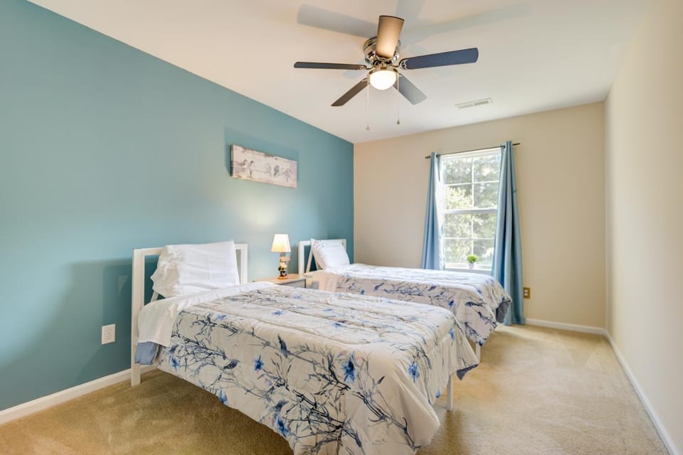 Mulberry home with pond view Villa in Goose Creek