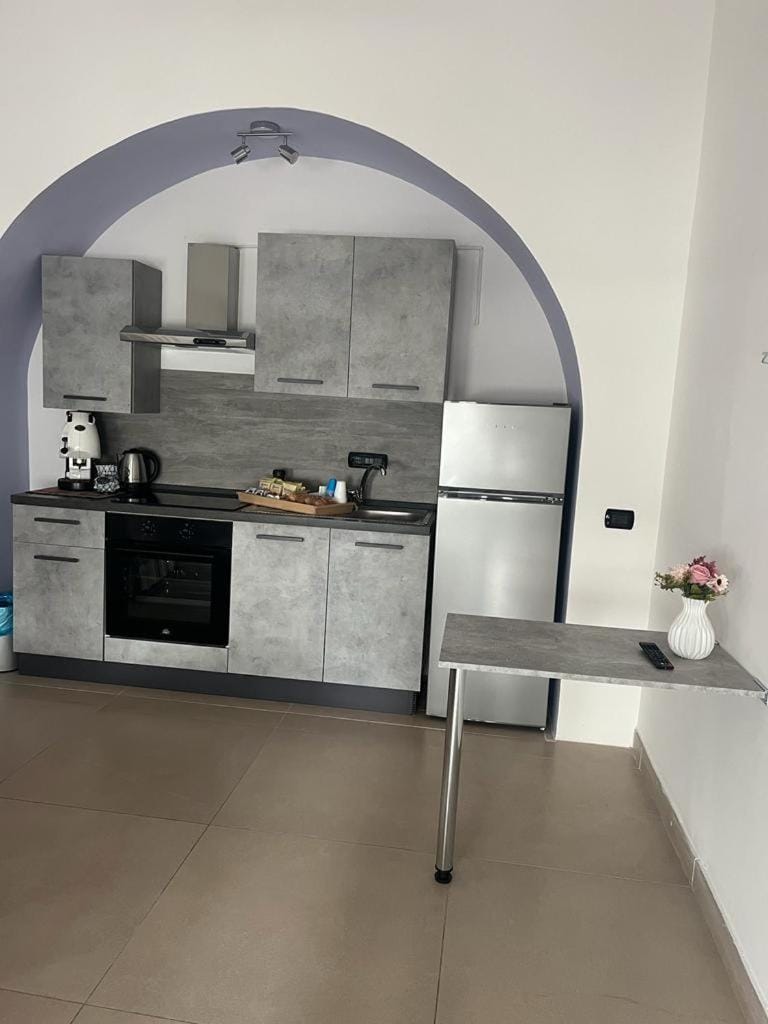 Kitchen or kitchenette, pet friendly, stove