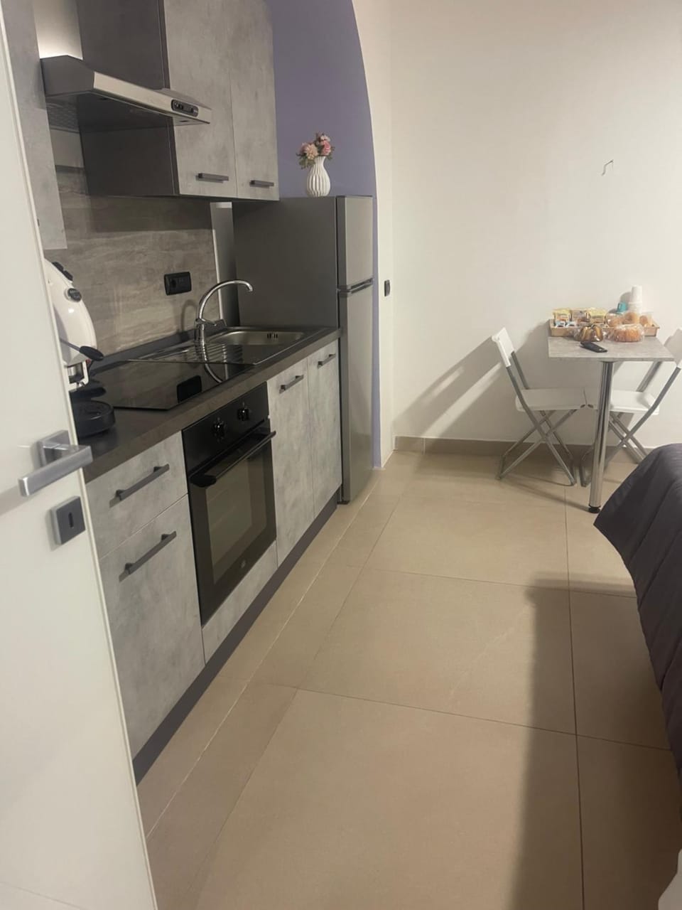 Kitchen or kitchenette, Dining area, Italian breakfast, oven, stove