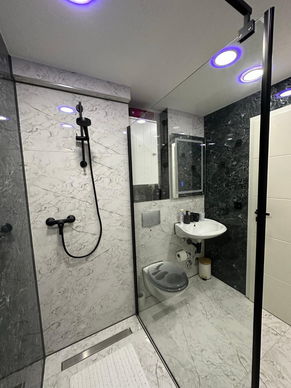 Shower, Toilet, Bathroom