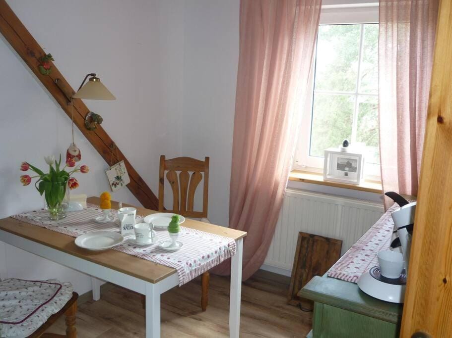 Dining area, Food