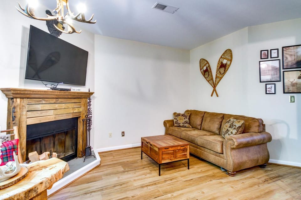 Wintergreen Resort Condo w/ Deck, 0.3 Mi to Slopes House in Massies Mill