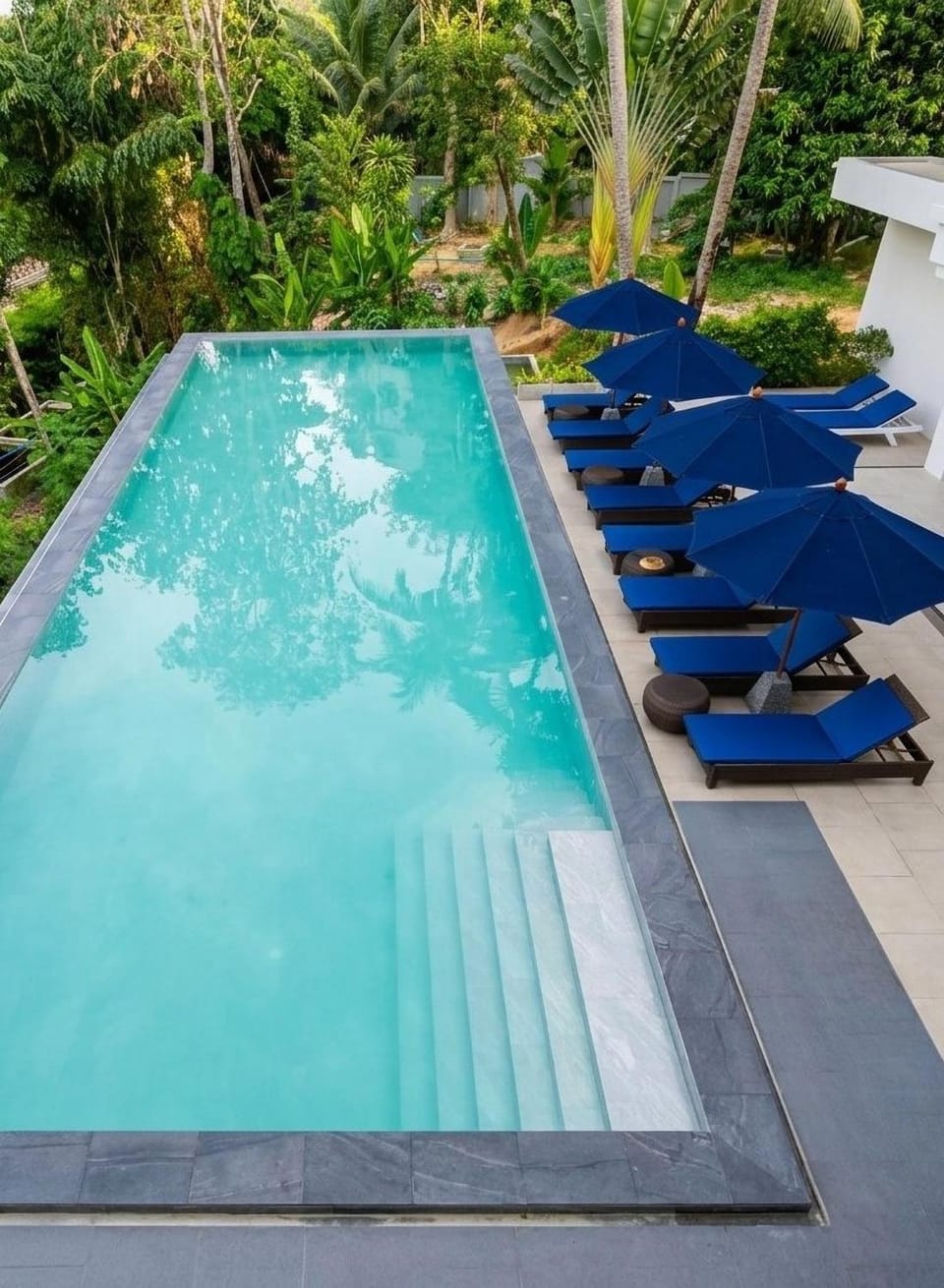 Day, Swimming pool