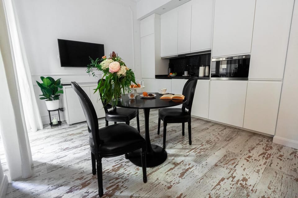 TV and multimedia, Kitchen or kitchenette, Living room, Seating area, Dining area, minibar