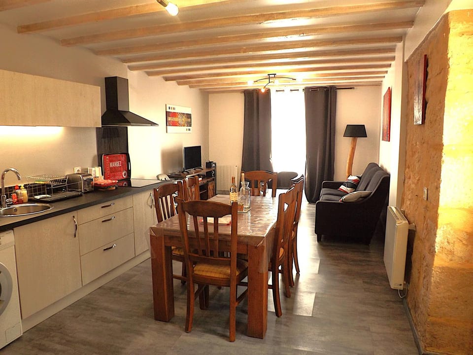 Coffee/tea facilities, dishwasher, stove, washing machine, kitchen