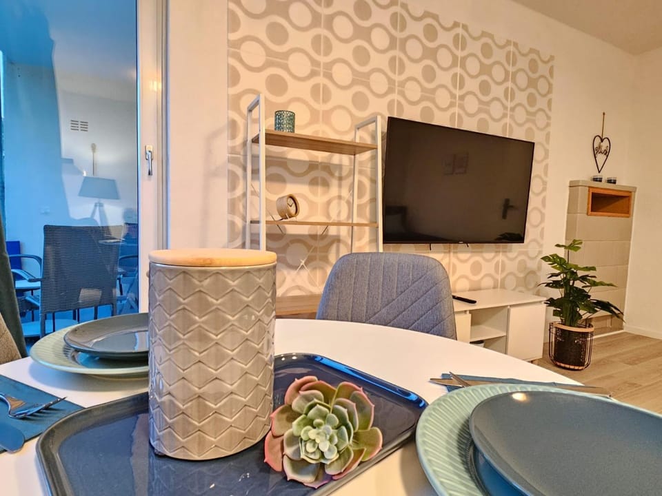 TV and multimedia, Living room, Dining area