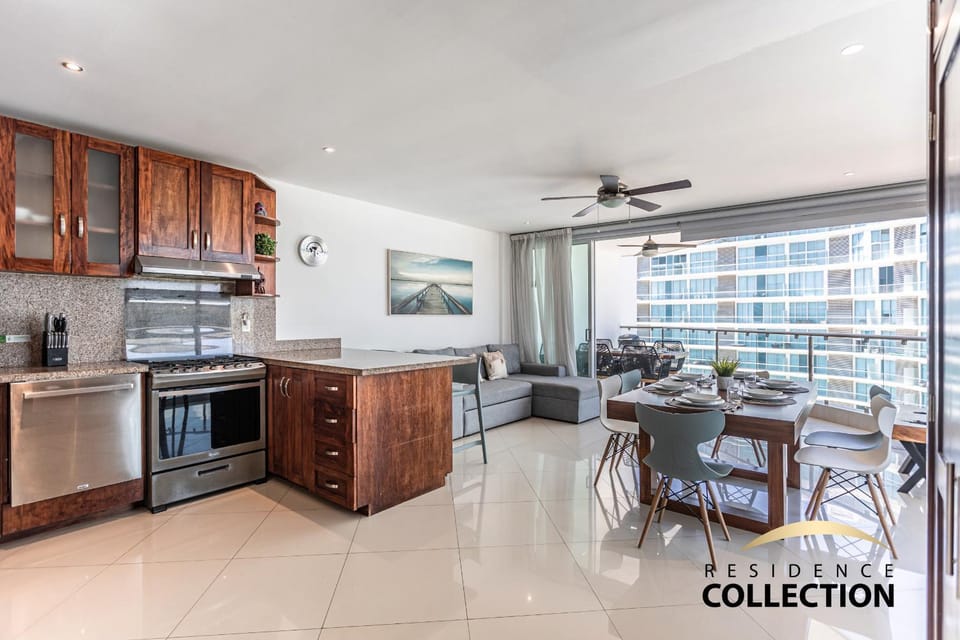 Kitchen or kitchenette, Dining area, stove