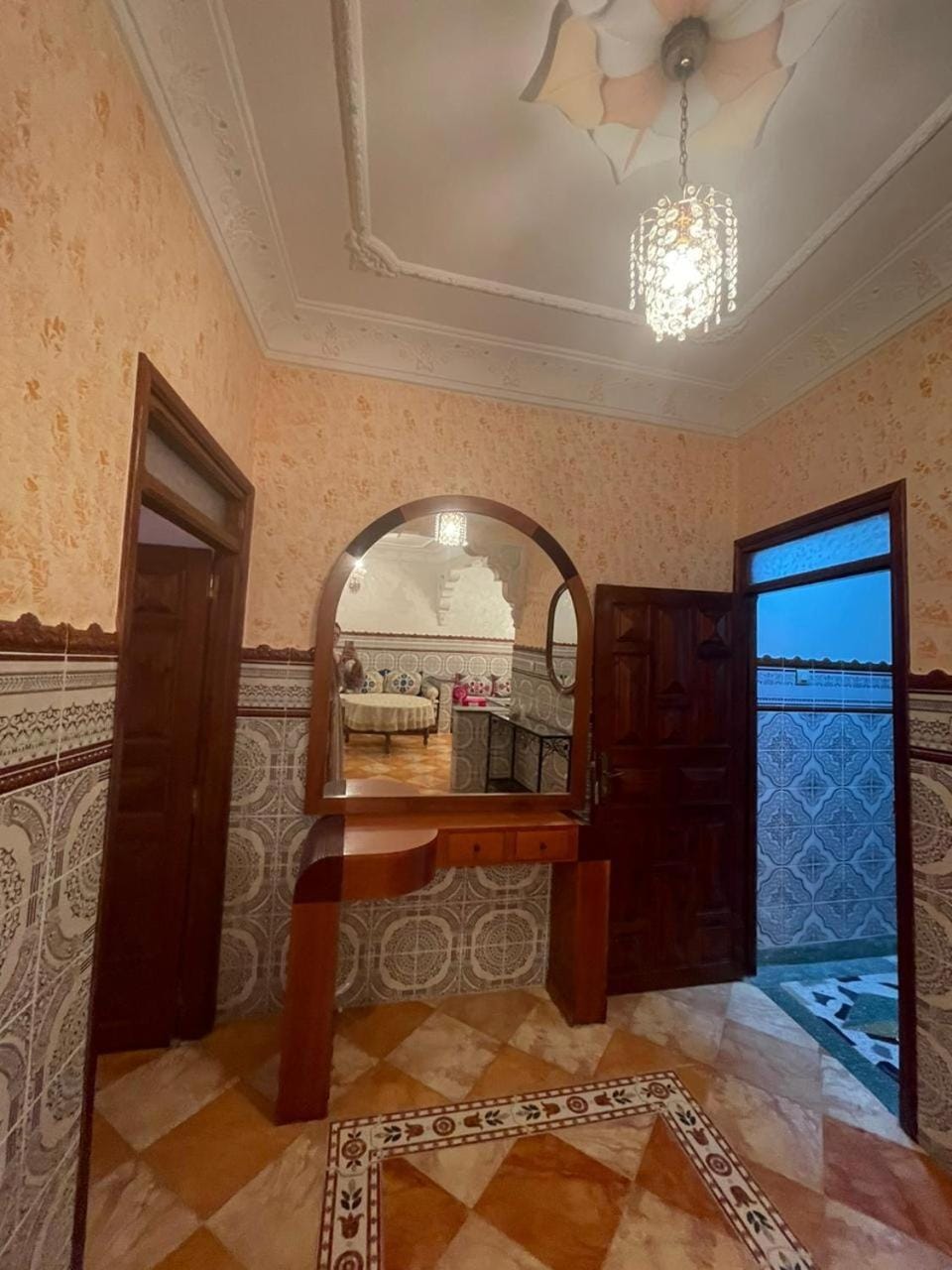 Facade/entrance