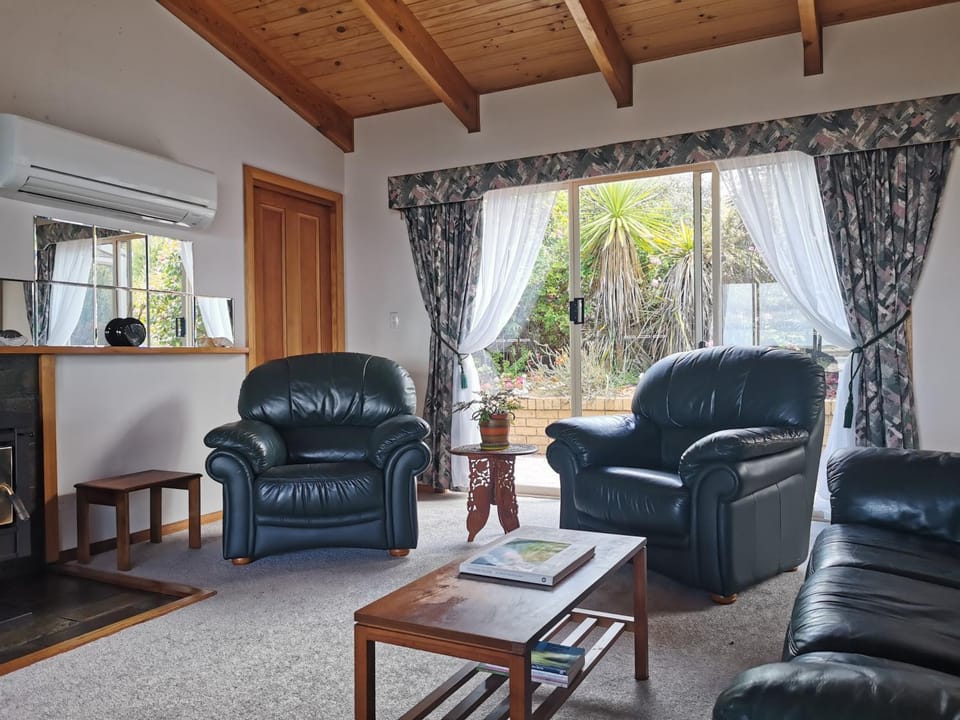 Flinders Island Masters Quarters - Lady Barron House in Tasmania