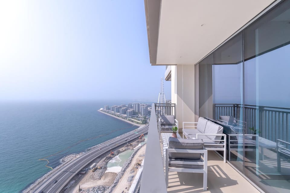 Sunset spot with breathtaking view by Suiteable Apartment in Dubai