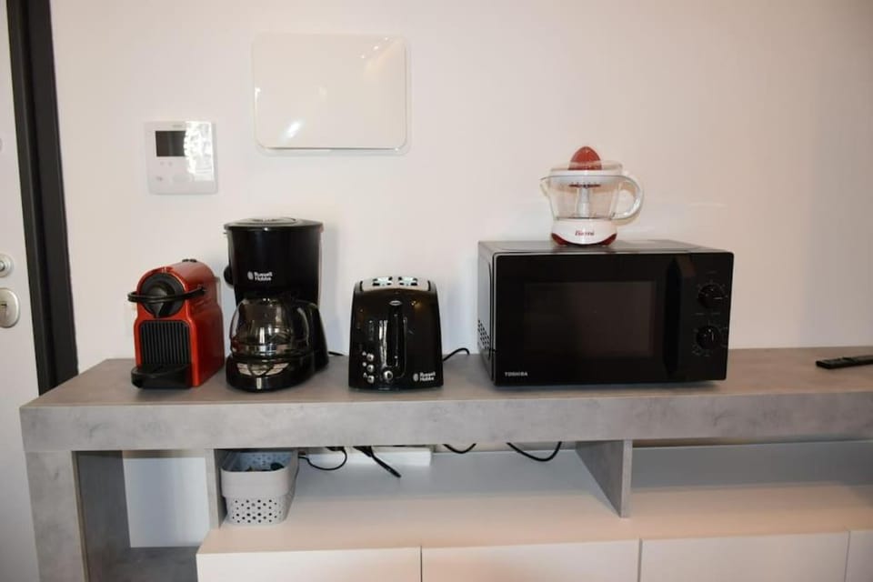 Coffee/tea facilities, toaster