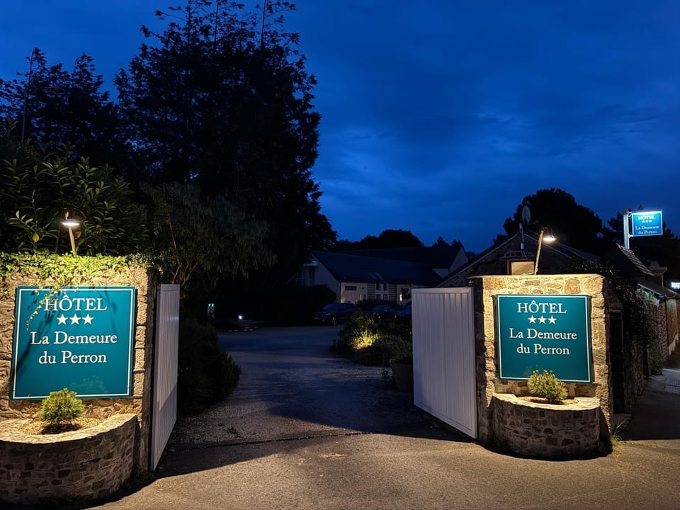 Logis Hôtel La Demeure du Perron Hotel in Normandy