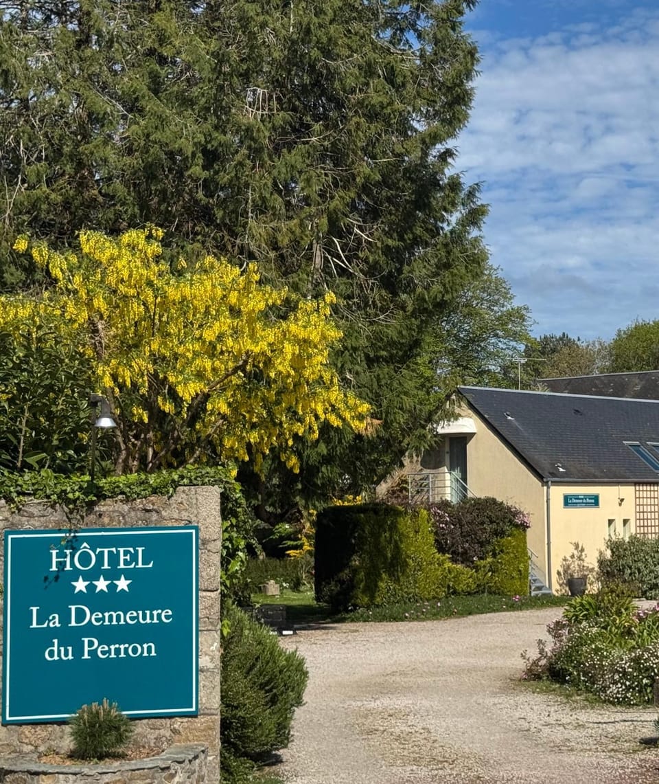 Logis Hôtel La Demeure du Perron Hotel in Normandy