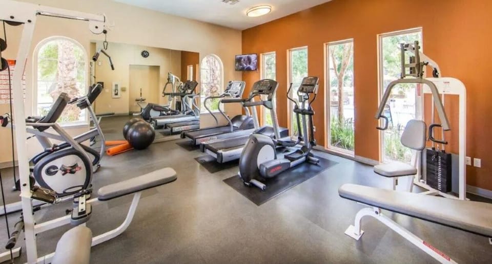 Saints 2BDRM King Suite Deluxe Living Cali Apartment in Valencia